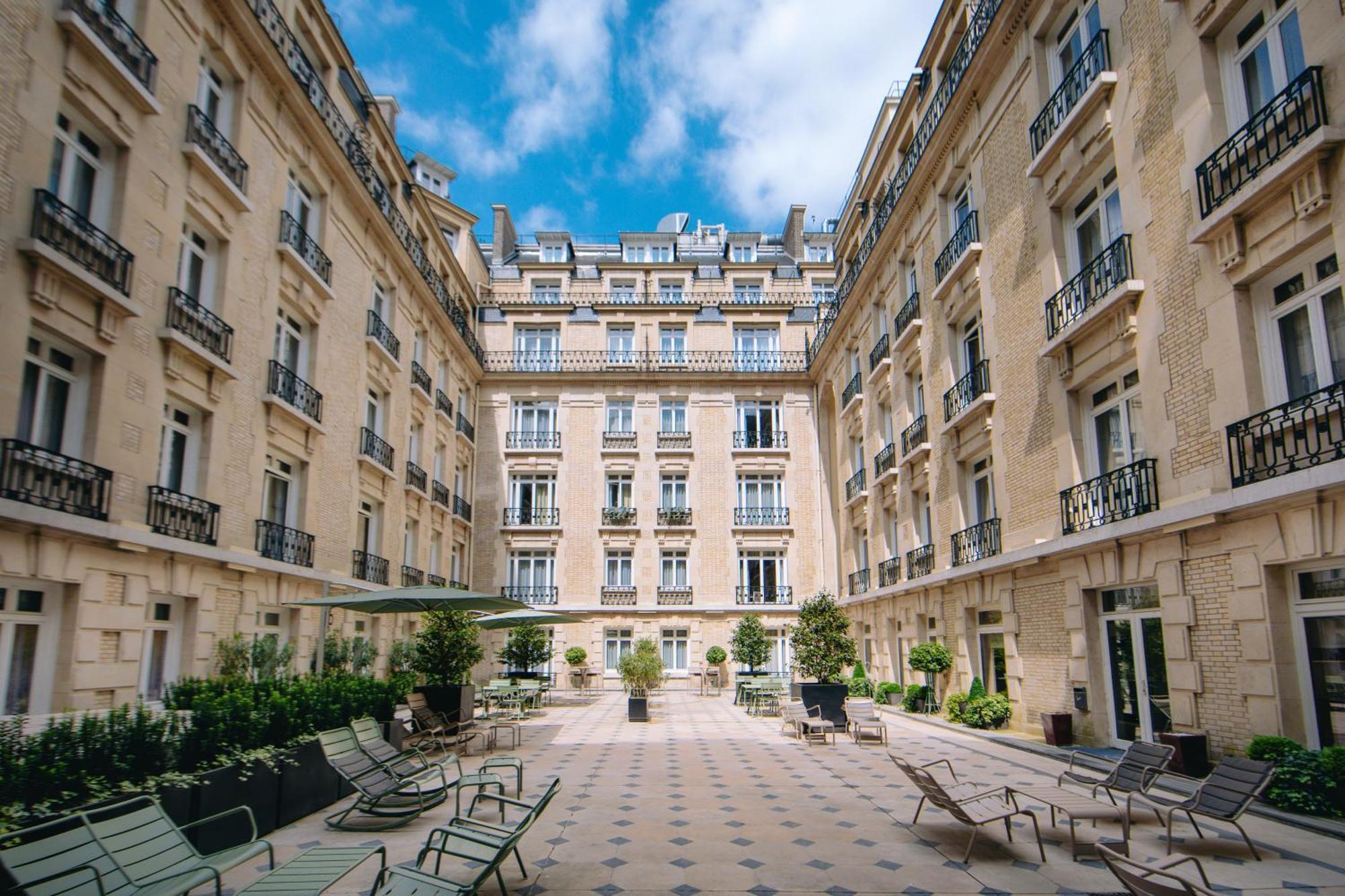 巴黎香榭丽舍辉盛阁国际公寓 外观 照片 The courtyard of the Hôtel de Crillon