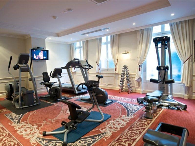 巴黎香榭丽舍辉盛阁国际公寓 外观 照片 The gym at the hotel