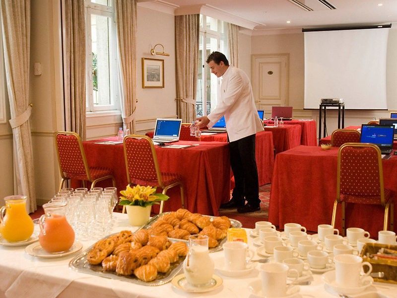 巴黎香榭丽舍辉盛阁国际公寓 外观 照片 A continental breakfast